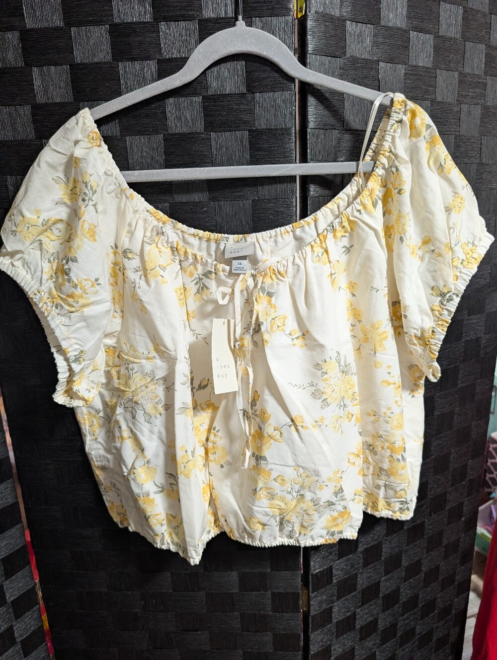 A New Day Yellow Floral Puff Sleeve Tie Front Crop Top Size 1X NWT